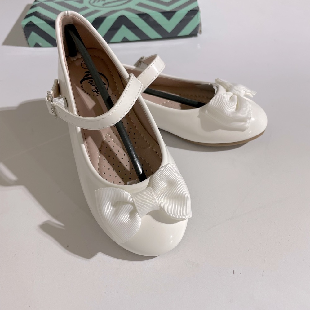 Trary White Mary Jane style Girl’s shoes